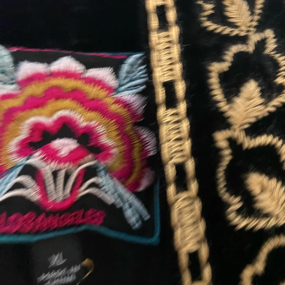 Johnny Was Black and Gold Embroidered Kimono. SUNDAY SALE 🎄🎄🎄🎄🎄🎄 - Picture 3 of 6